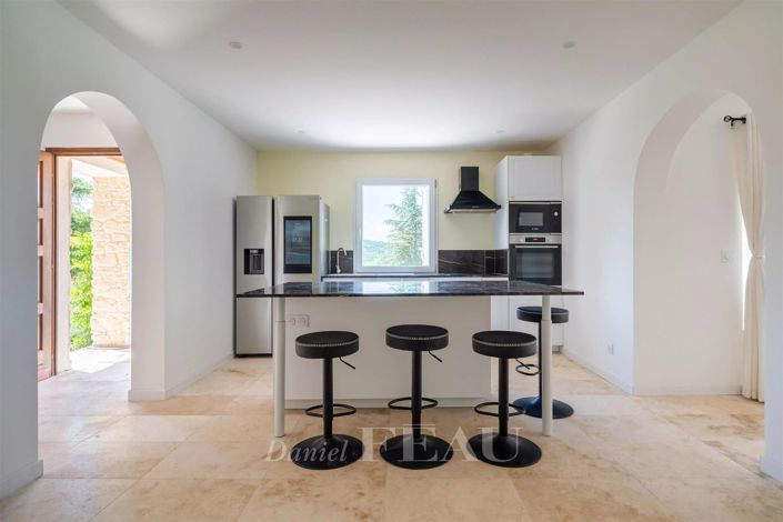 Image No.8-5 Bed House for sale