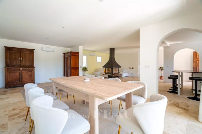 Image No.9-5 Bed House for sale