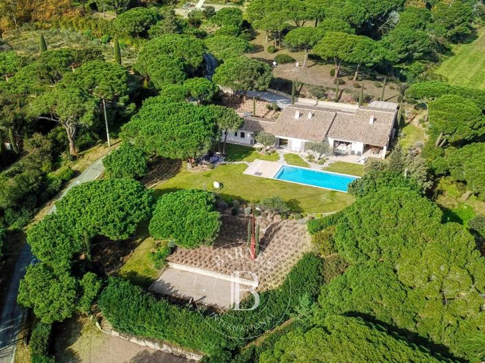 Image No.1-6 Bed House for sale