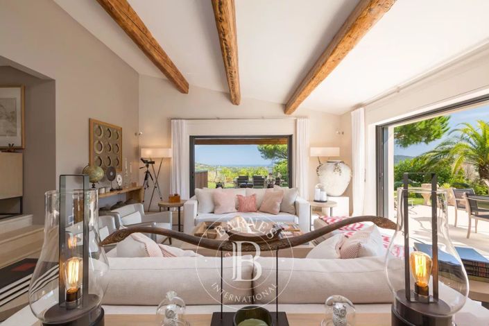 Image No.4-6 Bed House for sale