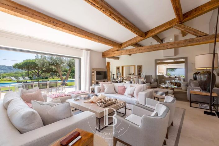 Image No.6-6 Bed House for sale