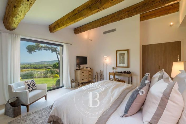 Image No.9-6 Bed House for sale