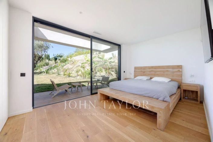 Image No.23-5 Bed House for sale