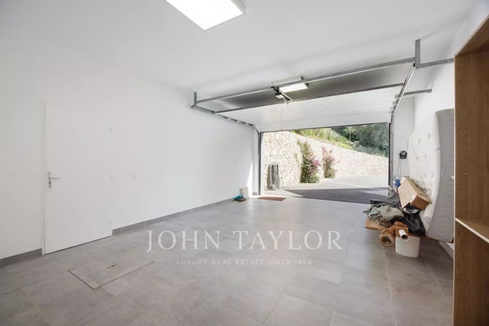 Image No.25-5 Bed House for sale