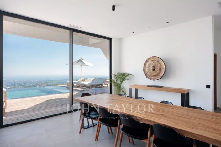 Image No.8-5 Bed House for sale