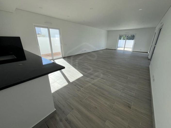 Image No.10-4 Bed House for sale