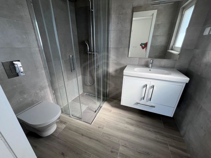 Image No.12-4 Bed House for sale