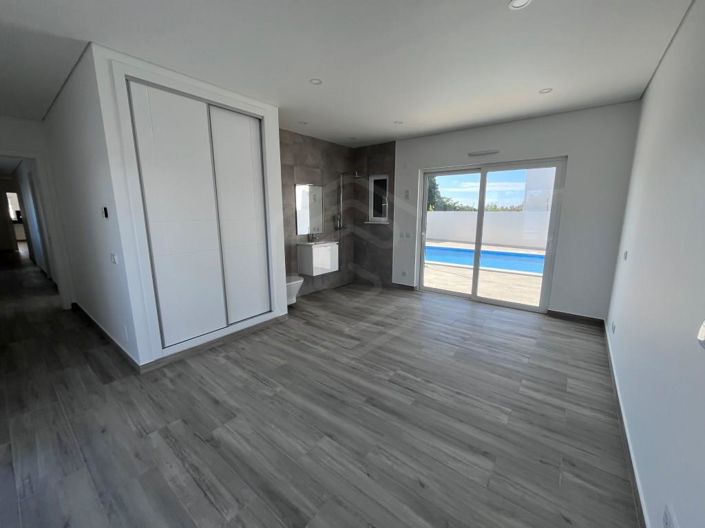 Image No.13-4 Bed House for sale