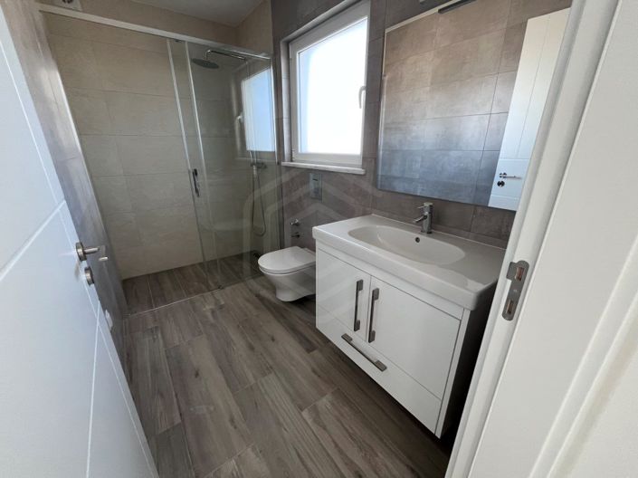 Image No.16-4 Bed House for sale