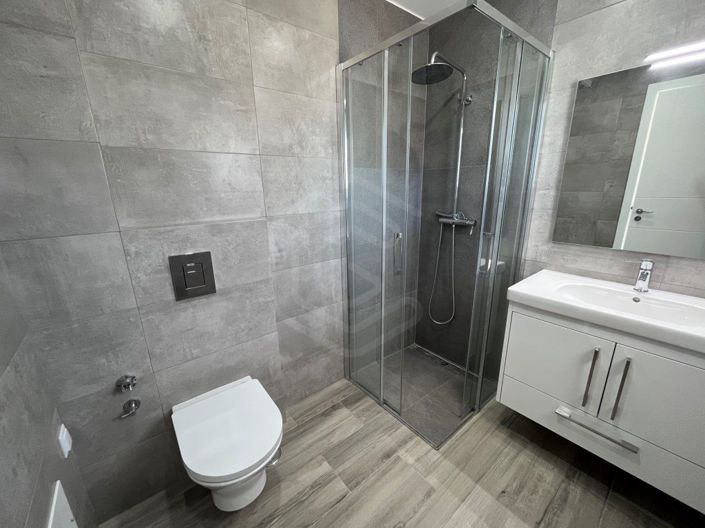 Image No.21-4 Bed House for sale