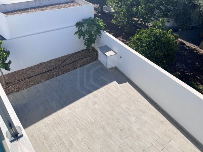 Image No.26-4 Bed House for sale