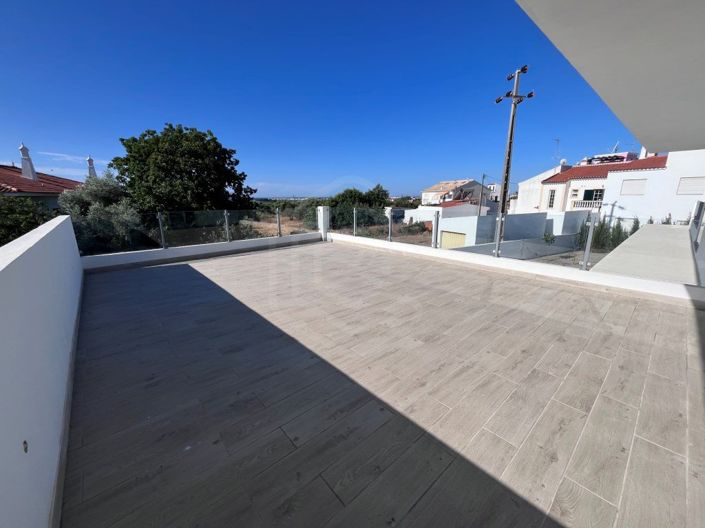 Image No.27-4 Bed House for sale