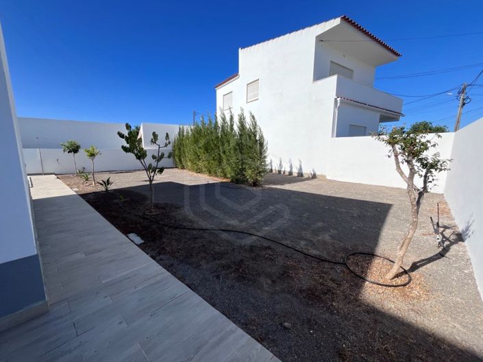 Image No.6-4 Bed House for sale
