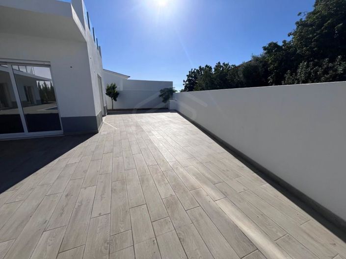 Image No.7-4 Bed House for sale