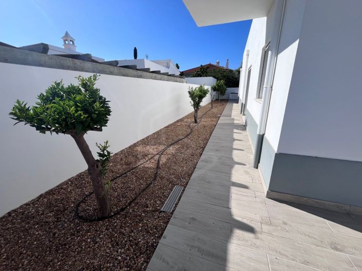 Image No.7-4 Bed House for sale
