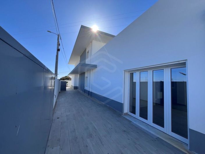 Image No.8-4 Bed House for sale