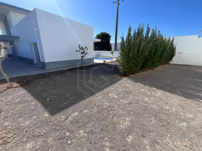 Image No.8-4 Bed House for sale