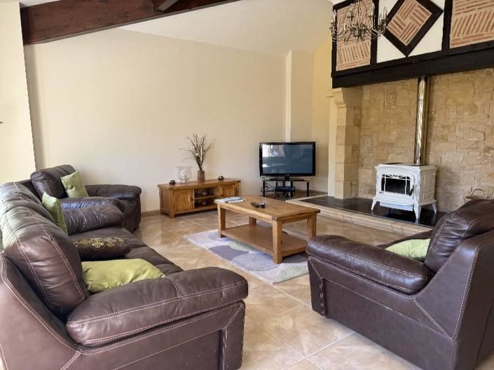 Image No.2-4 Bed House for sale