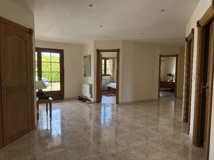 Image No.9-4 Bed House for sale