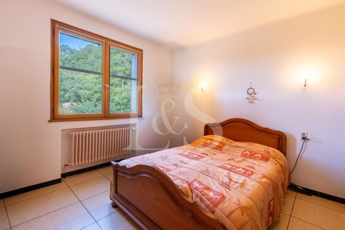 Image No.15-4 Bed House for sale