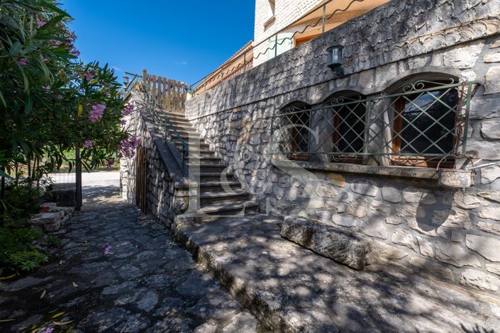 Image No.8-4 Bed House for sale