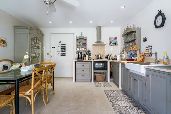 Image No.9-5 Bed House for sale