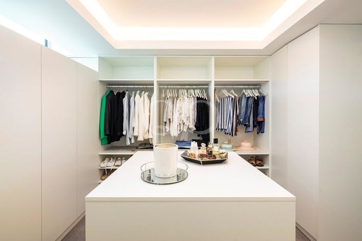 Image No.28-5 Bed House for sale