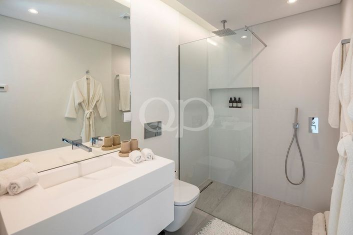 Image No.34-5 Bed House for sale