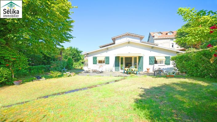 Image No.1-6 Bed House for sale