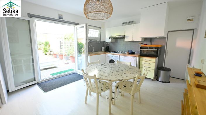 Image No.11-6 Bed House for sale