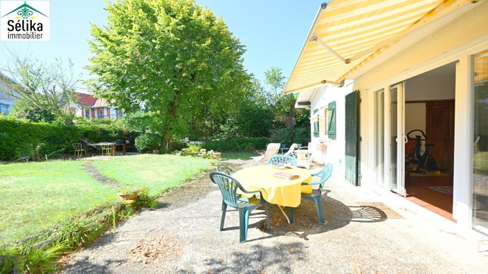 Image No.2-6 Bed House for sale