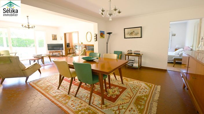 Image No.5-6 Bed House for sale