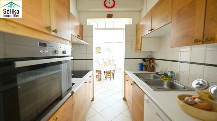 Image No.6-6 Bed House for sale