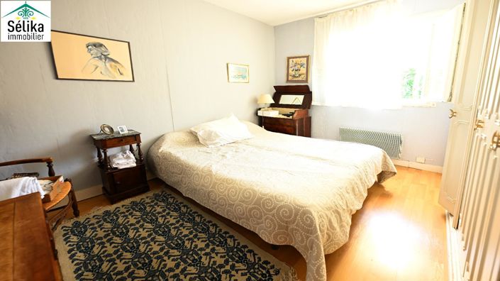 Image No.8-6 Bed House for sale