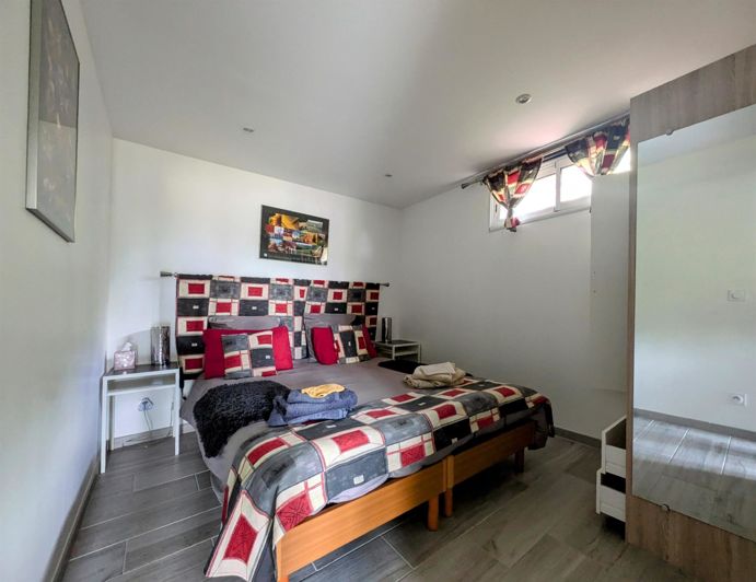 Image No.11-5 Bed House for sale