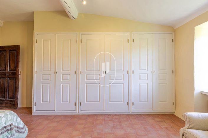 Image No.10-3 Bed House for sale