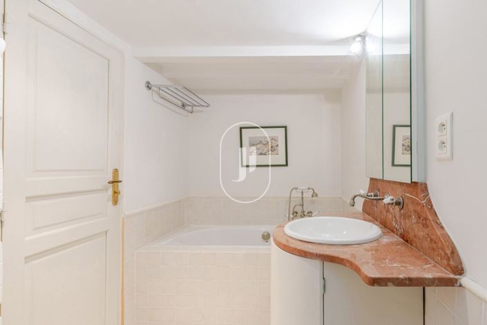 Image No.11-3 Bed House for sale