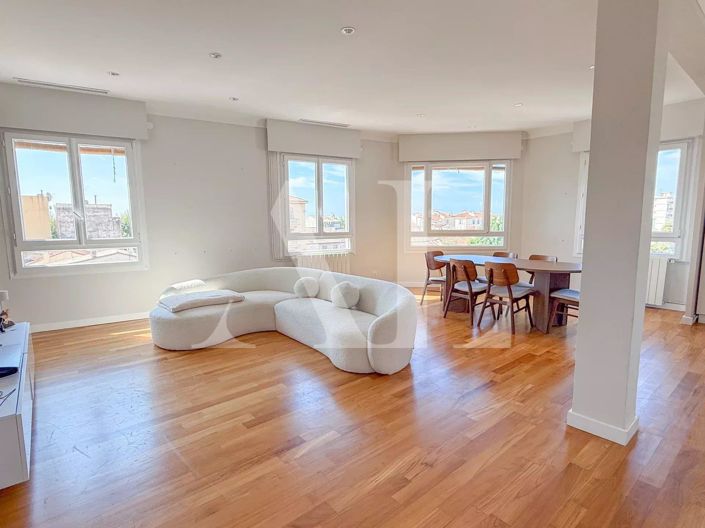 Image No.2-Appartement de 2 chambres à vendre à Golfe Juan