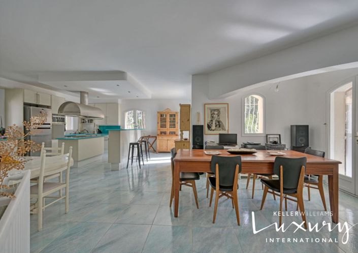 Image No.6-5 Bed House for sale