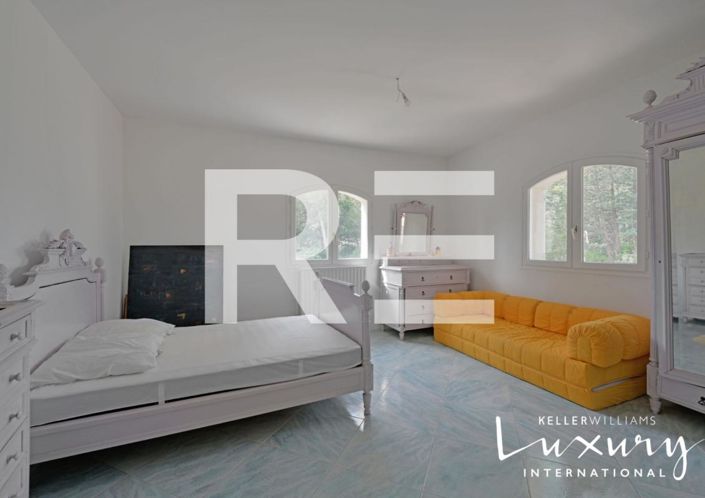 Image No.8-5 Bed House for sale