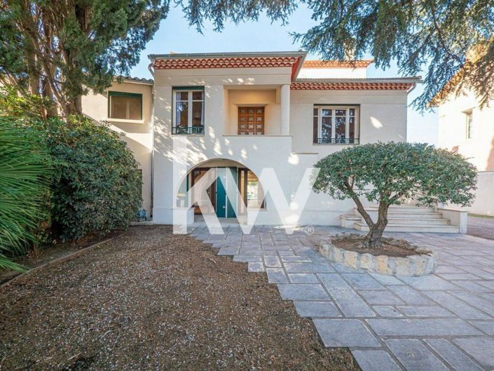 Image No.1-4 Bed House for sale