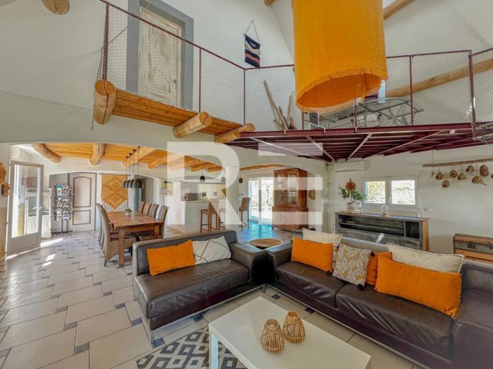 Image No.7-6 Bed House for sale