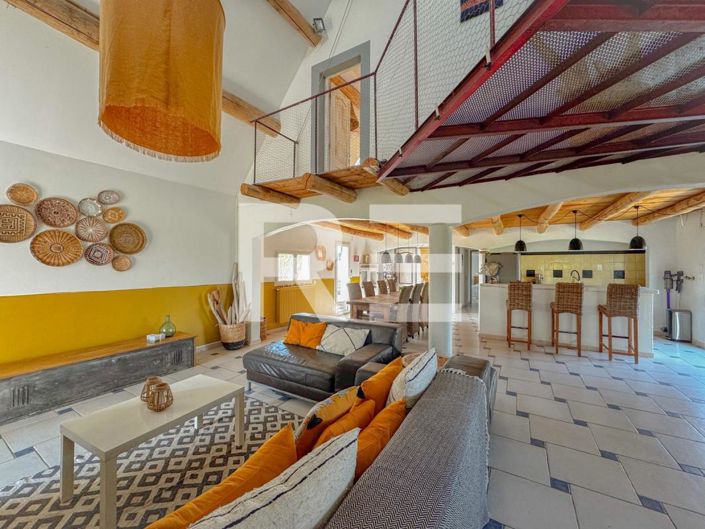 Image No.8-6 Bed House for sale