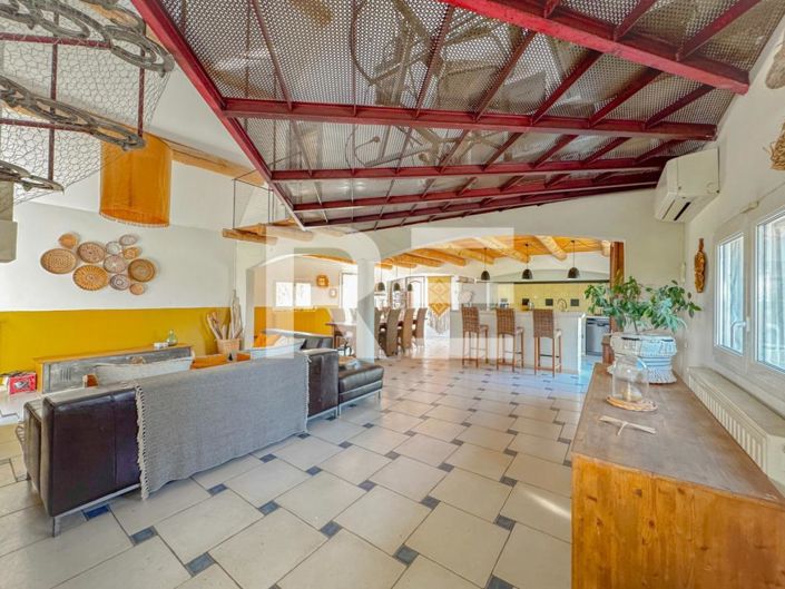 Image No.9-6 Bed House for sale