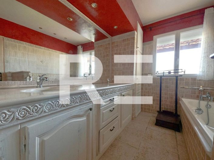 Image No.18-4 Bed House for sale