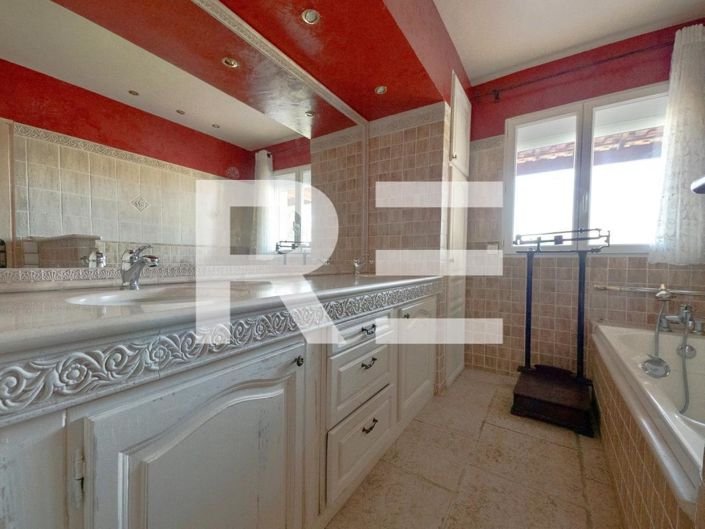 Image No.18-4 Bed House for sale