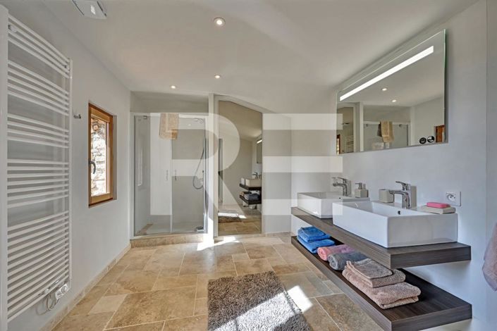 Image No.9-4 Bed House for sale