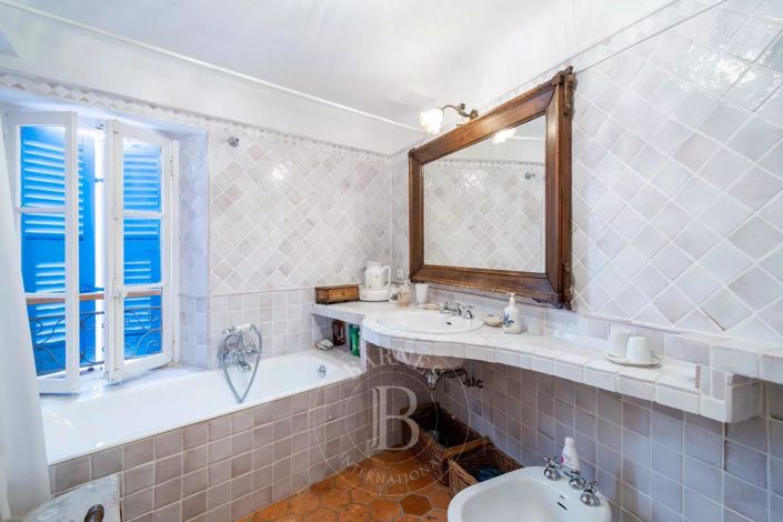 Image No.12-4 Bed House for sale