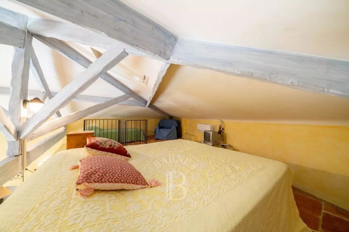 Image No.20-4 Bed House for sale