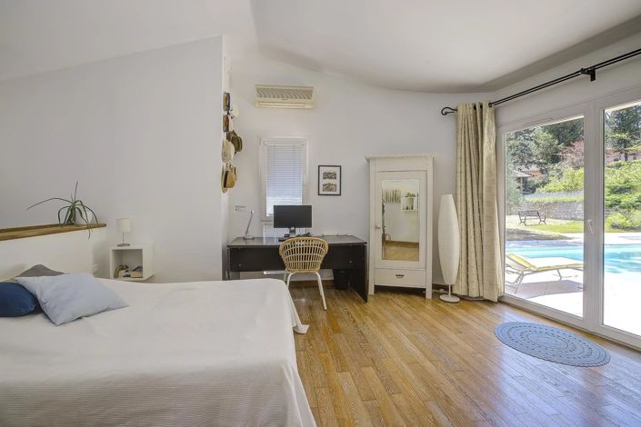 Image No.26-4 Bed House for sale